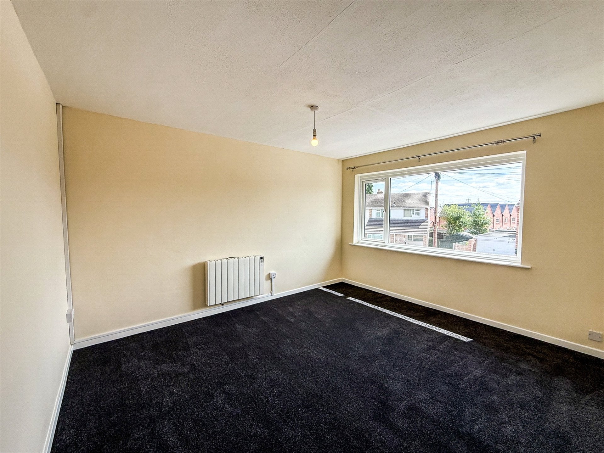 Flat Kilbury Drive in Worcester