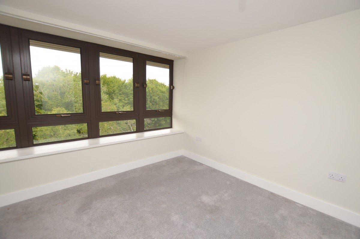 Flat Woolsack Way in Waverley