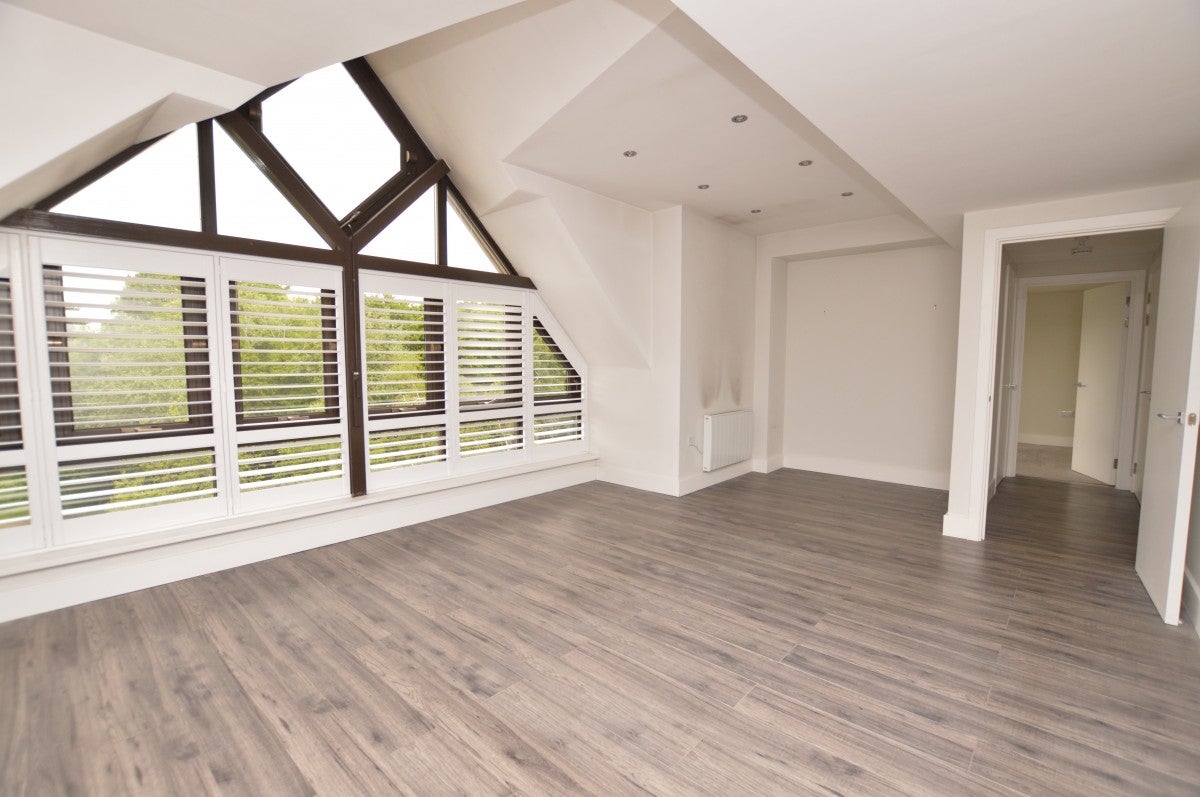 Flat Woolsack Way in Waverley