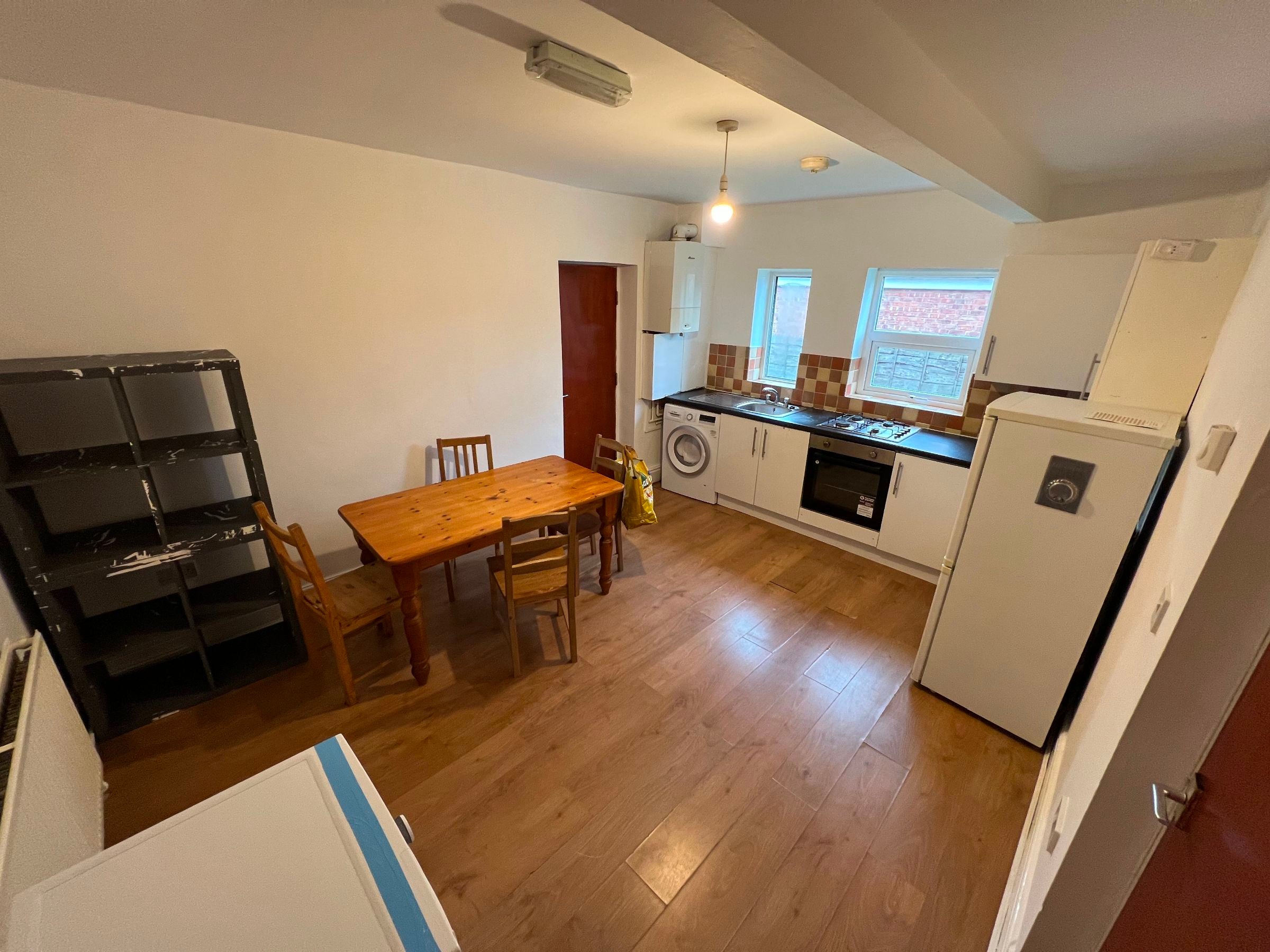 Flat Edgeworth Drive in Manchester