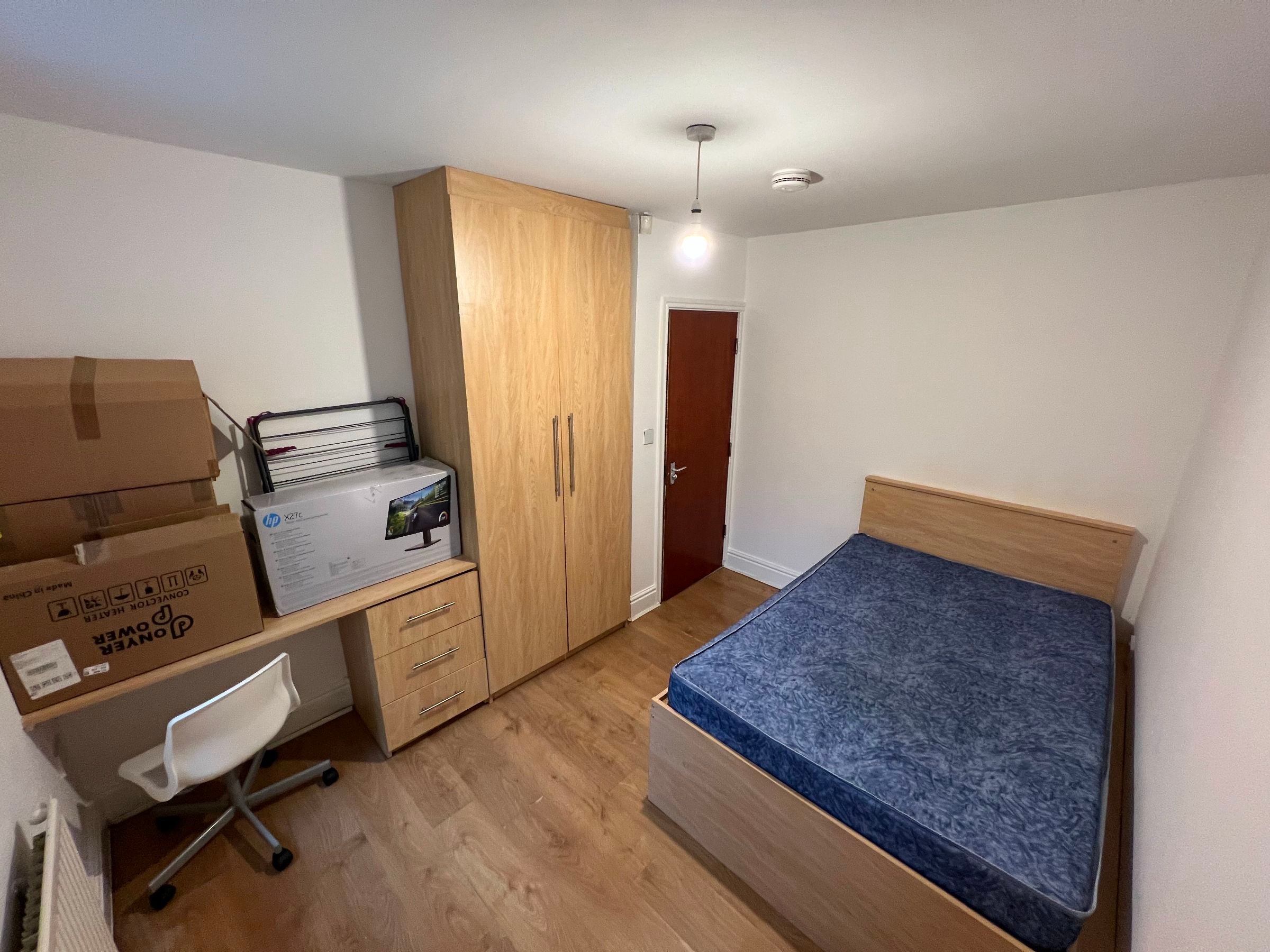 Flat Edgeworth Drive in Manchester