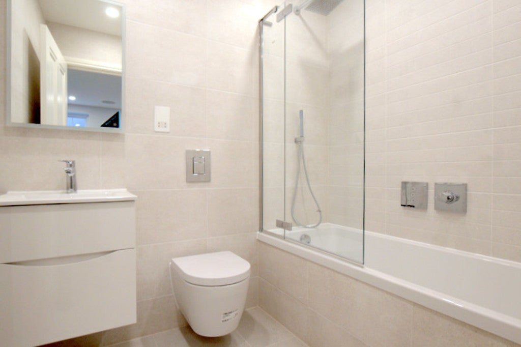 Flat Sefton Street in Greater London