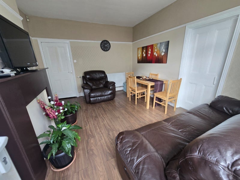 Room Elgin Road in Greater London