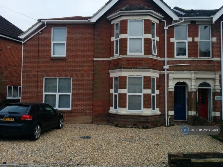 Flat Landguard Road in Southampton