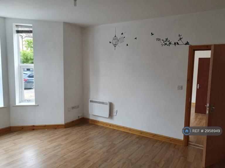 Flat Landguard Road in Southampton