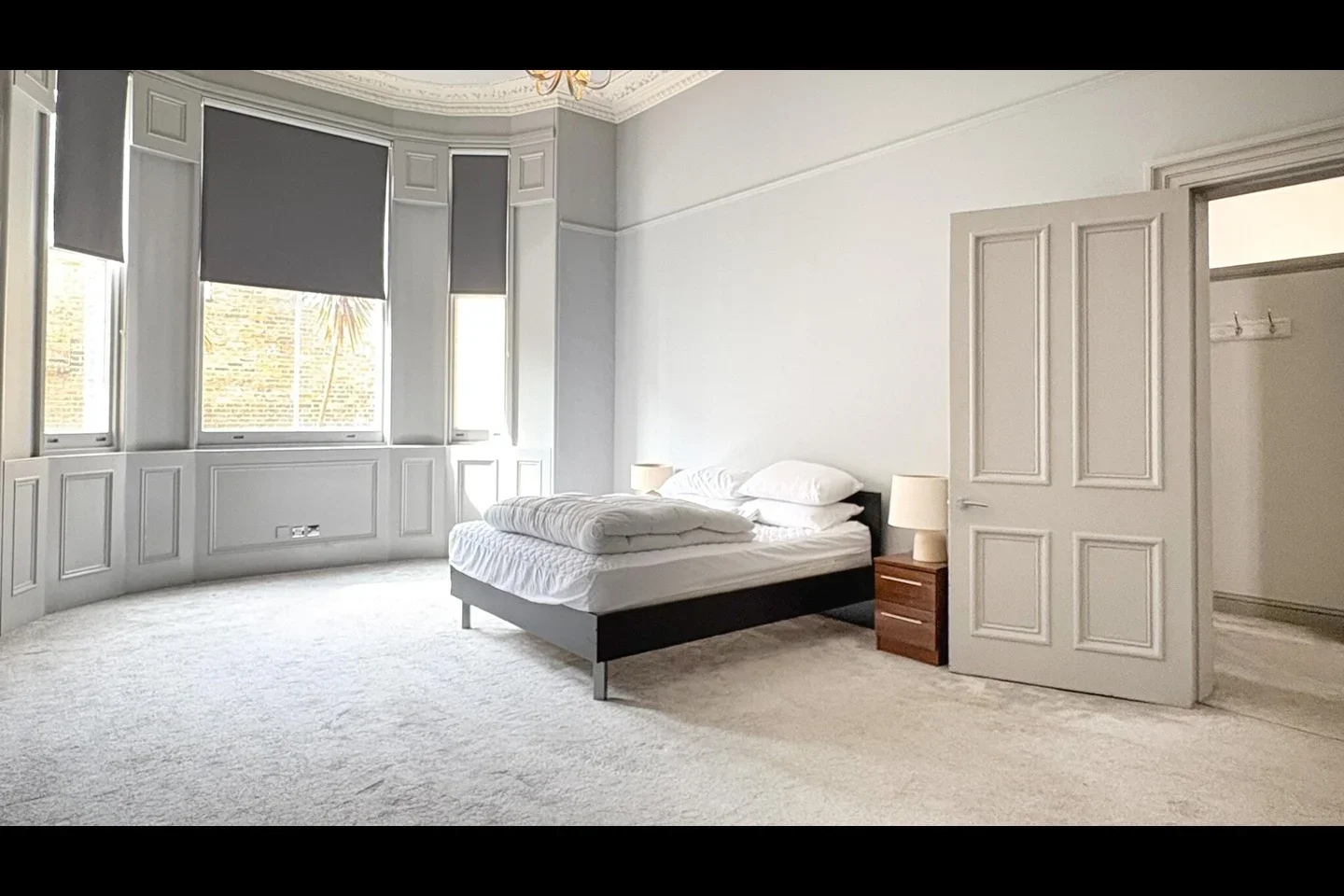 Flat Roland Gardens in Greater London