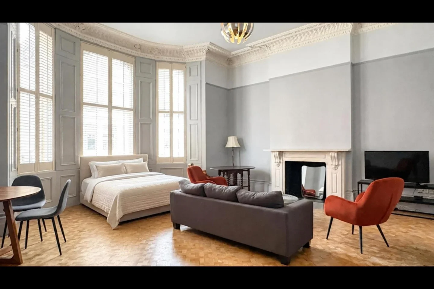 Flat Roland Gardens in Greater London