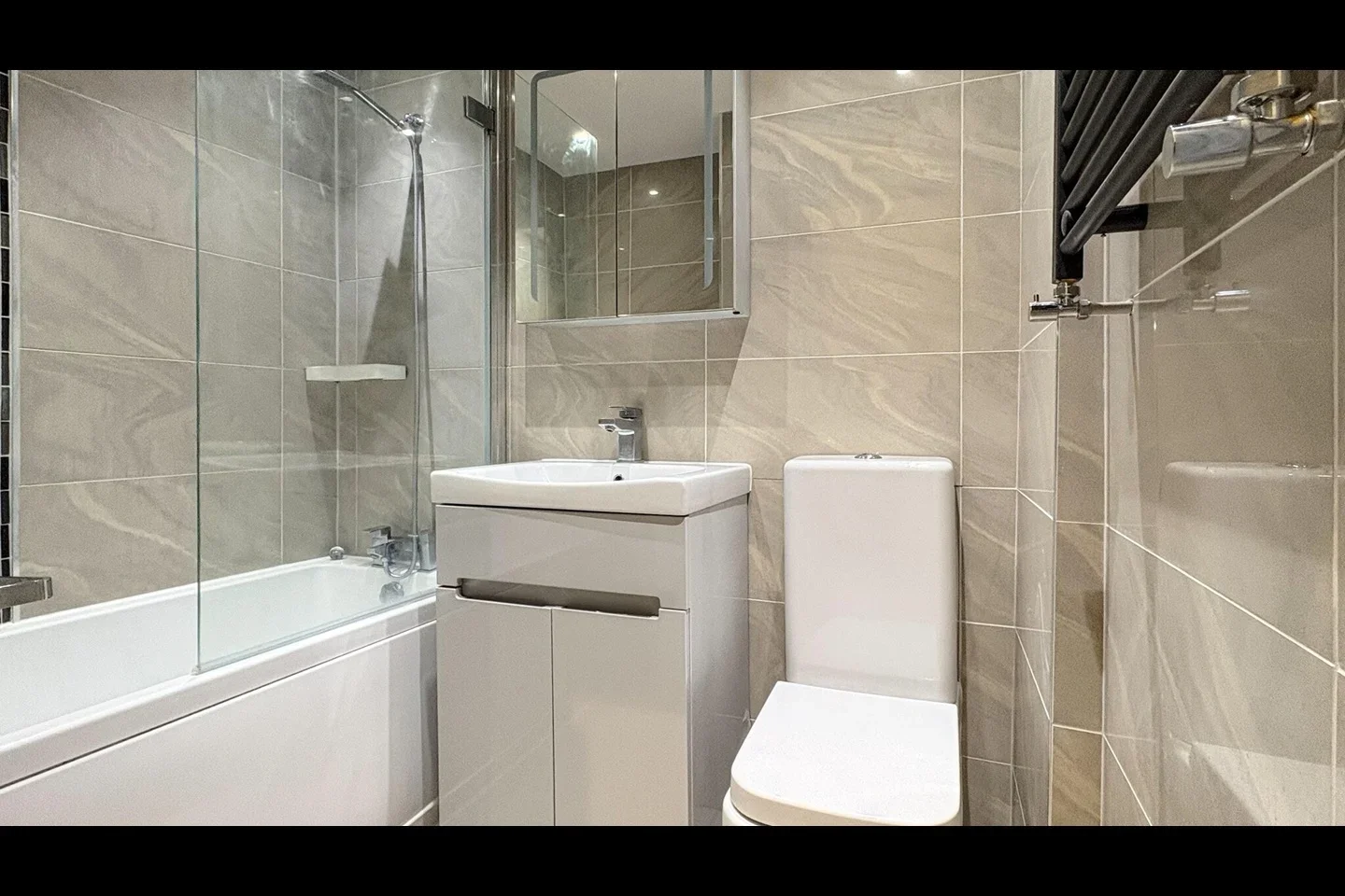 Flat Roland Gardens in Greater London