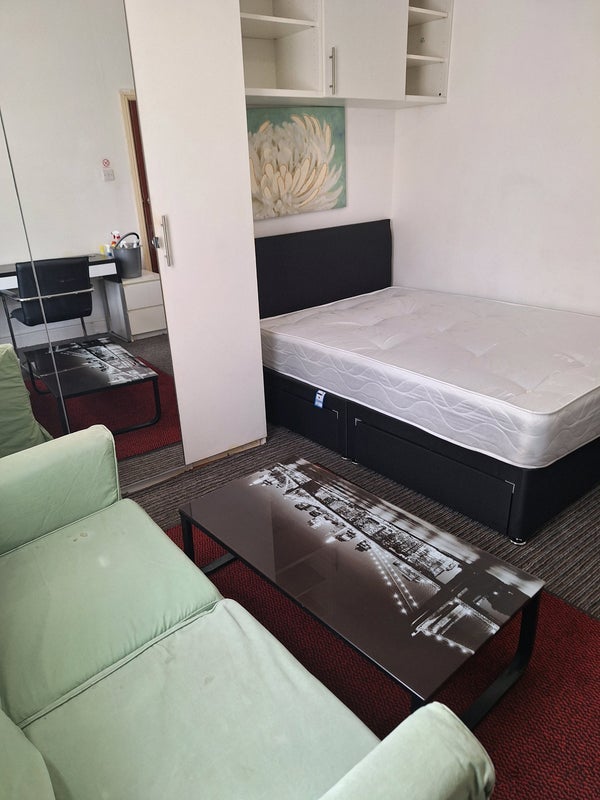 Room Herschel Street in Slough