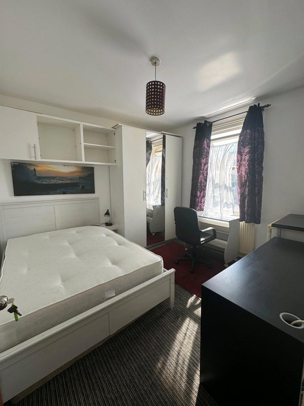 Room Herschel Street in Slough