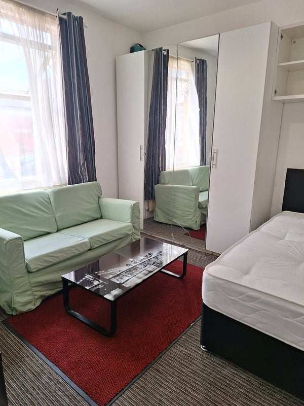 Room Herschel Street in Slough