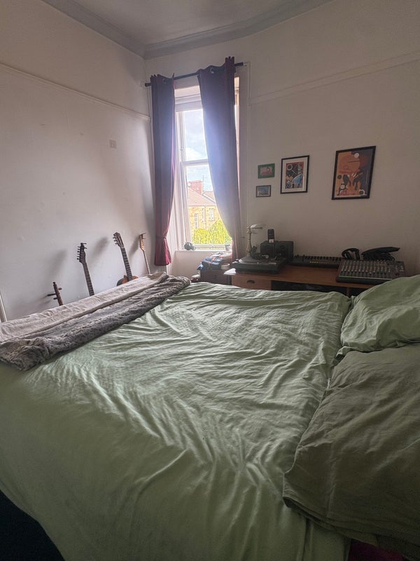 Room Waverley Gardens in Glasgow