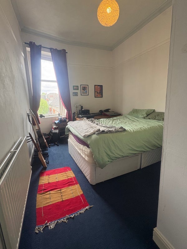 Room Waverley Gardens in Glasgow