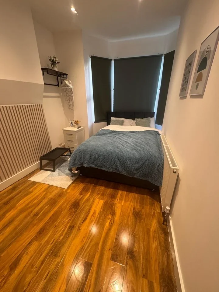Room Kohat Road in Greater London