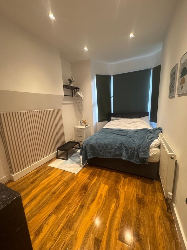 Room Kohat Road in Greater London