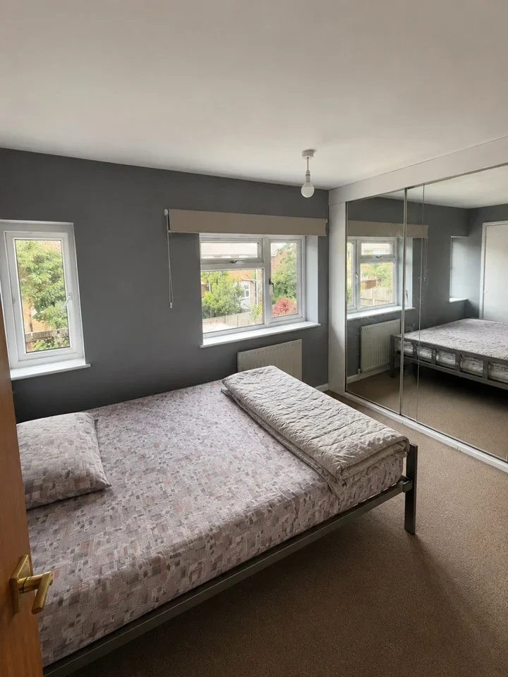 Room St Nicholas Close in Greater London