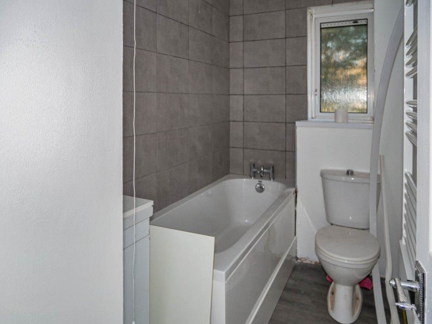 Flat Ferrier Close in Rainham