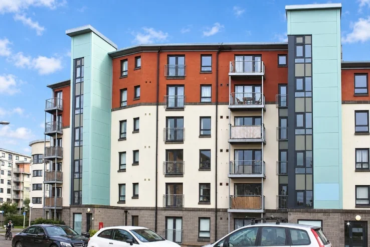 Flat Lochend Park View in City of Edinburgh