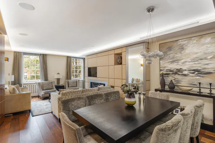 Flat Mount Row in City of Westminster