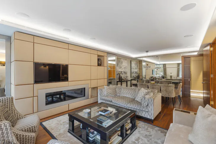 Flat Mount Row in City of Westminster