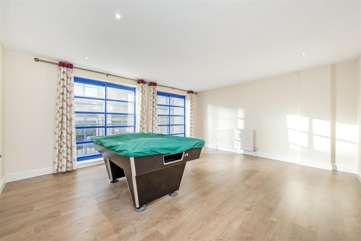 Flat Pindoria Mews in Greater London