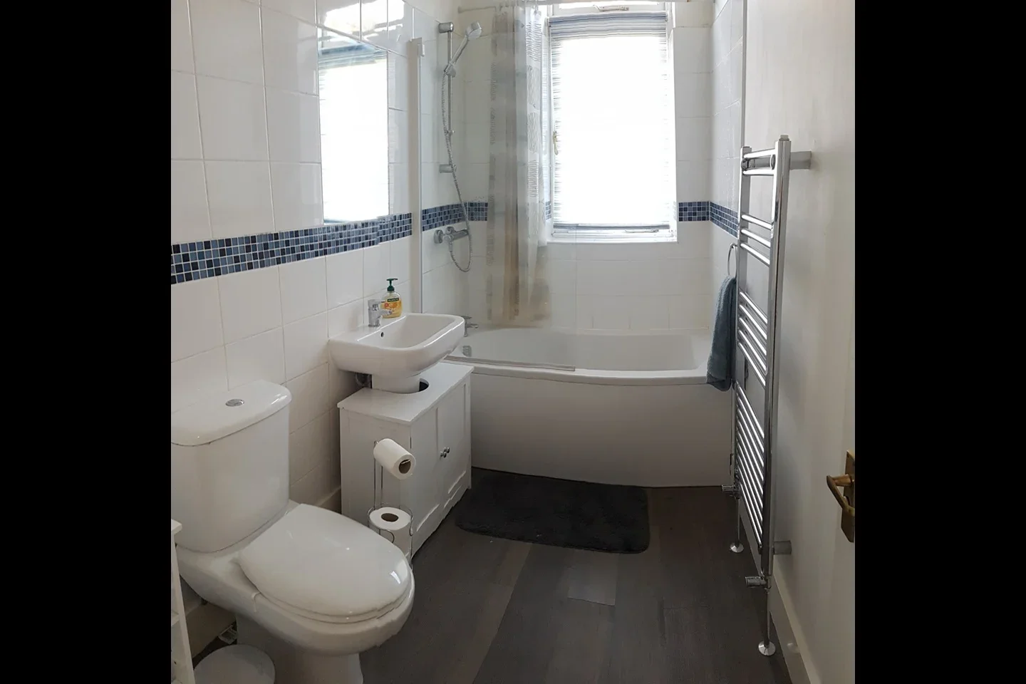 Flat Overhill Road in Greater London