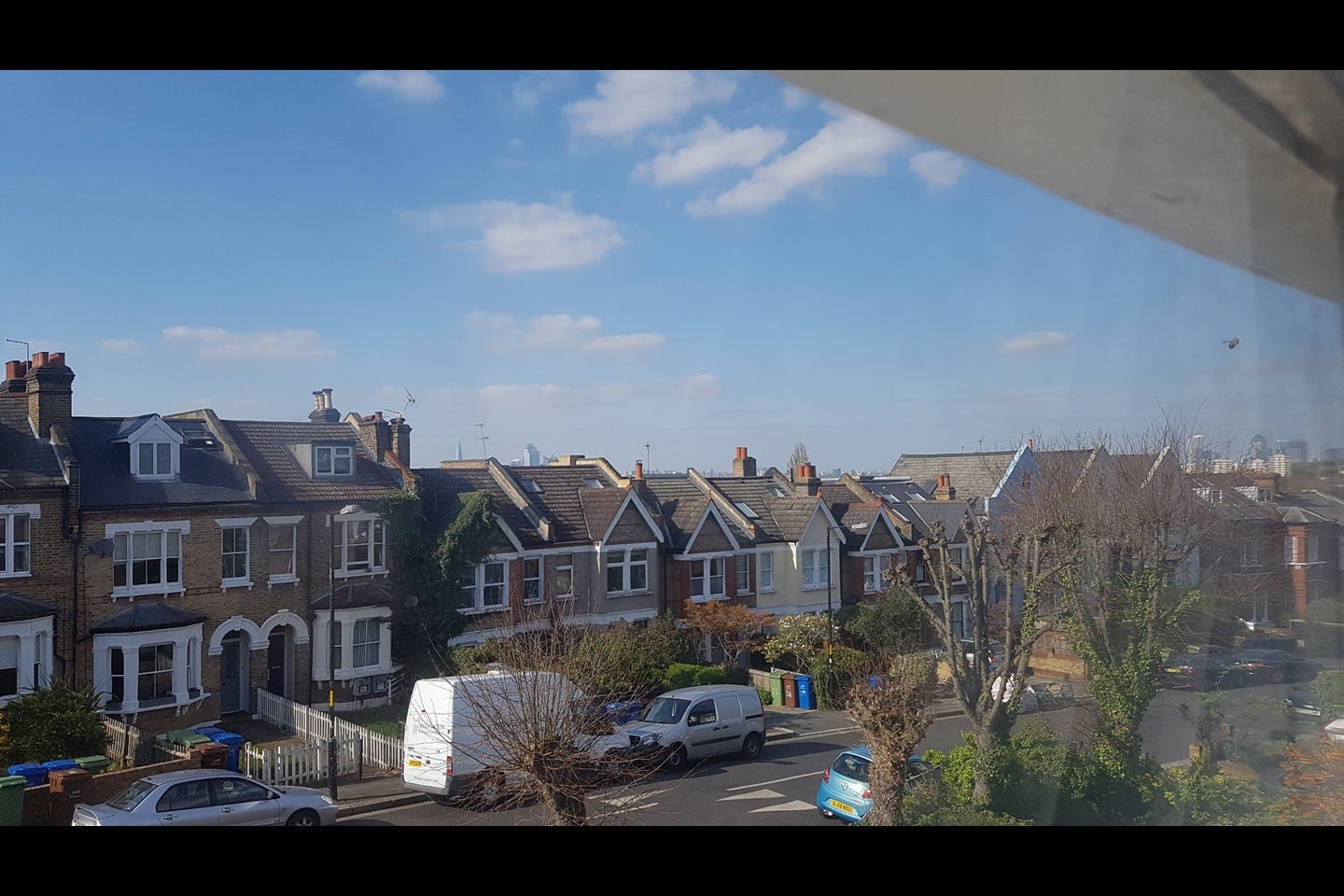 Flat Overhill Road in Greater London