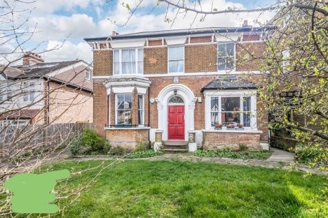 Flat Overhill Road in Greater London