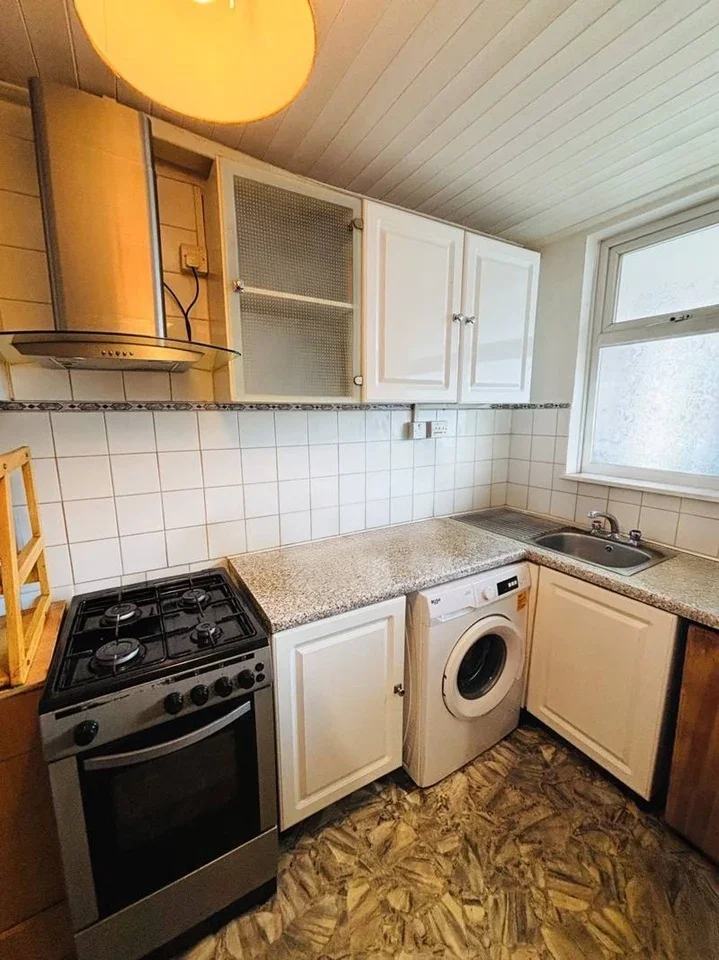 Room Haberdasher Street in Greater London