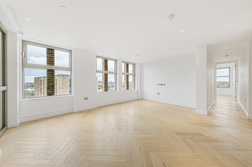 Flat Dudden Hill Lane in Greater London