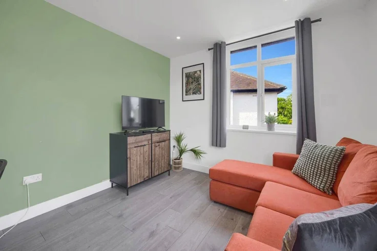 Flat Cyncoed Road in Cardiff