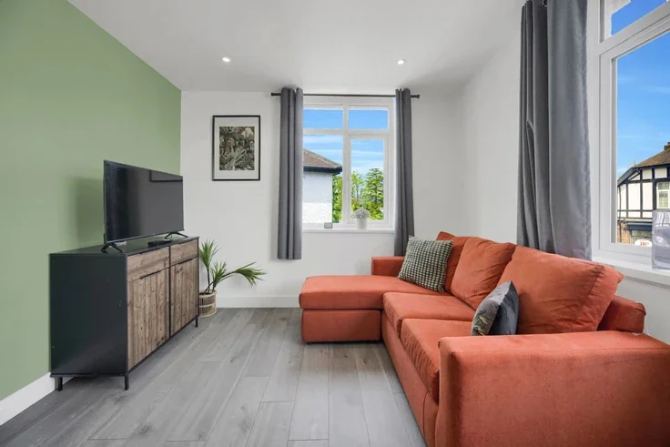 Flat Cyncoed Road in Cardiff