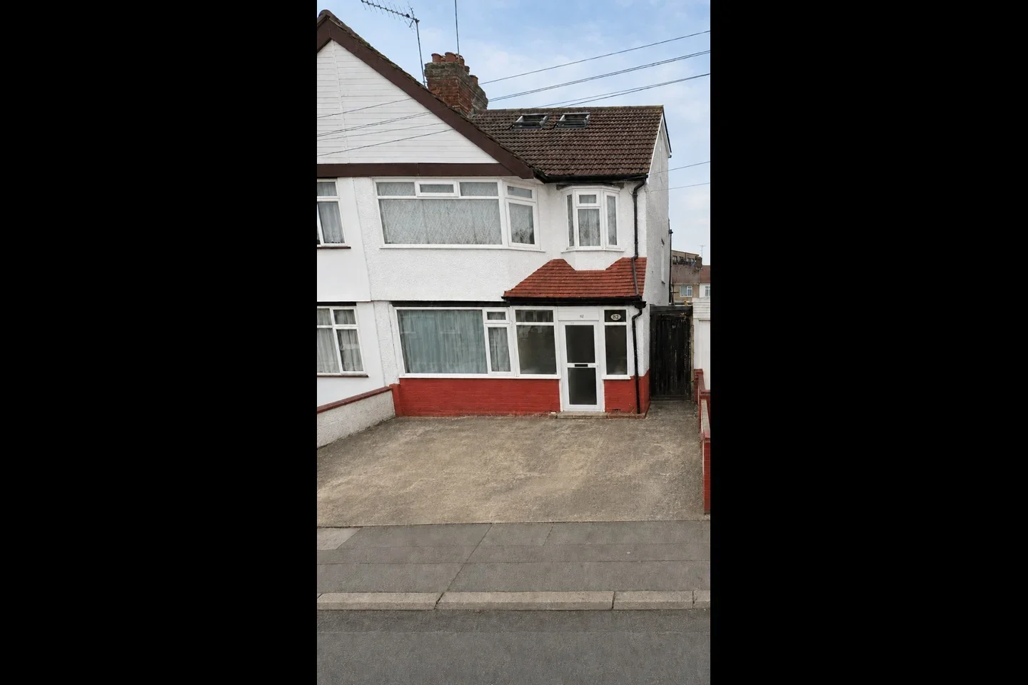 House Stanley Park Drive in Greater London