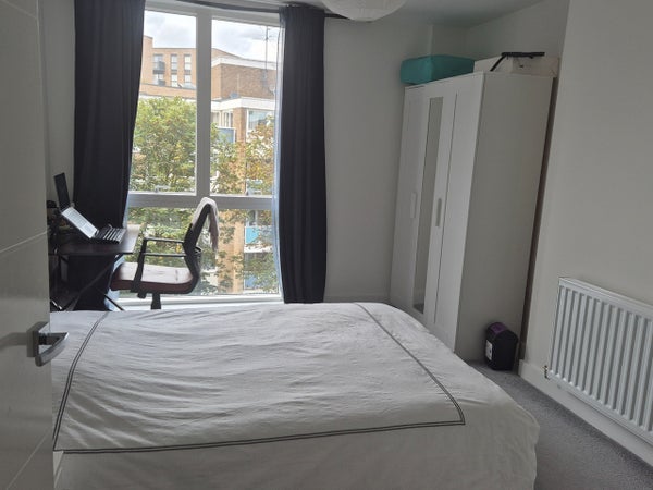 Flat Kenton Avenue in London