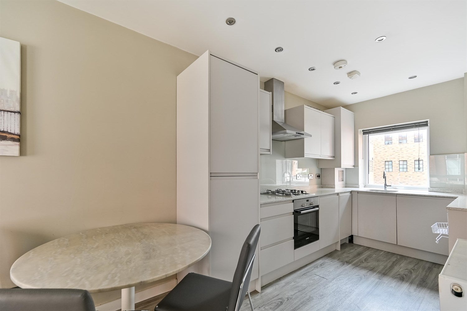Flat Tudor Road in Reading