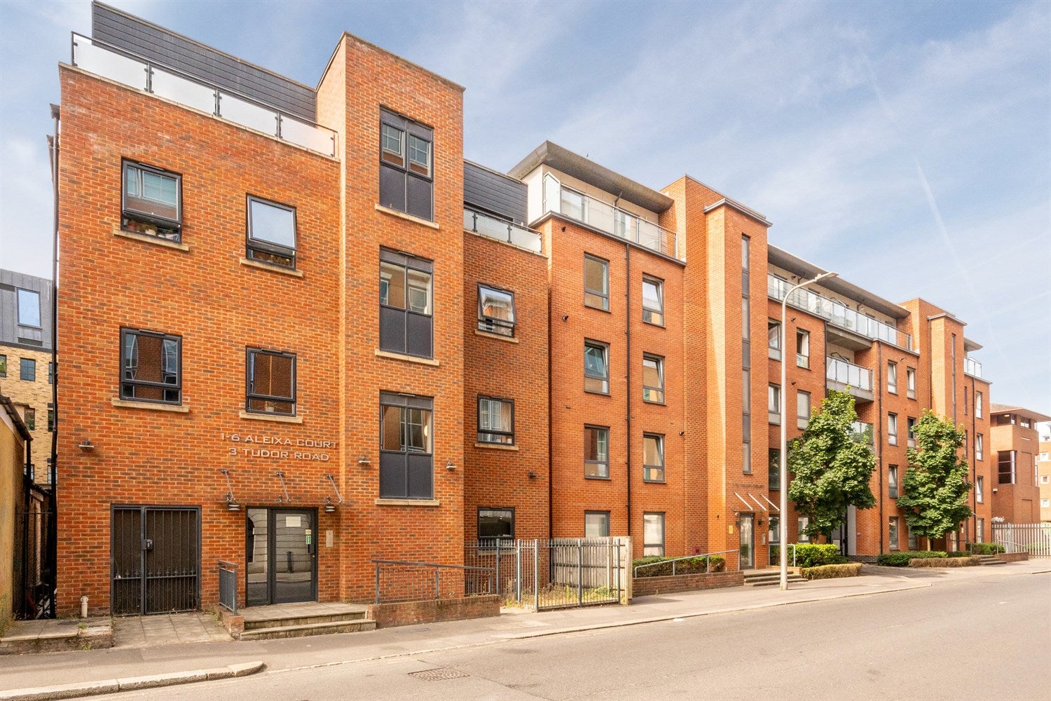 Flat Tudor Road in Reading