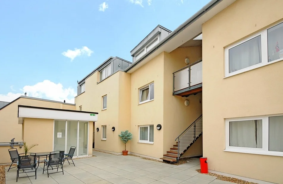 Flat Elm Crescent in Greater London