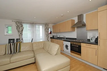 Flat Elm Crescent in Greater London