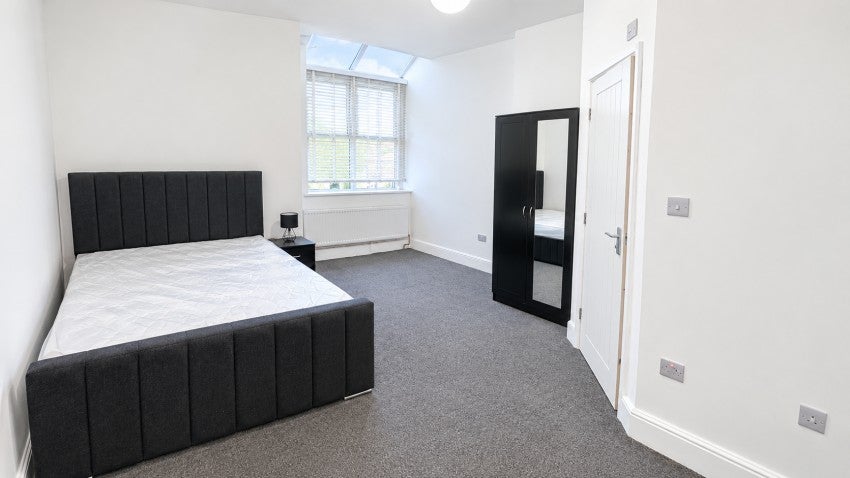 Room High Bank in Manchester