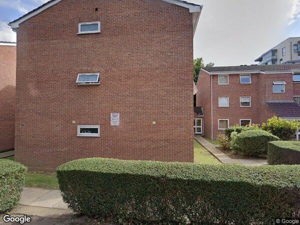 Flat Bollo Bridge Road in Greater London