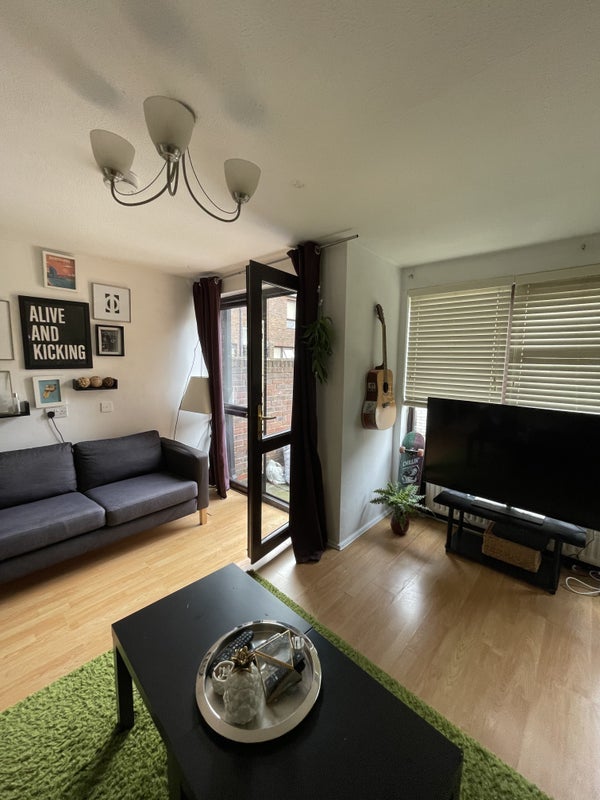 Room Wood Lane in Greater London
