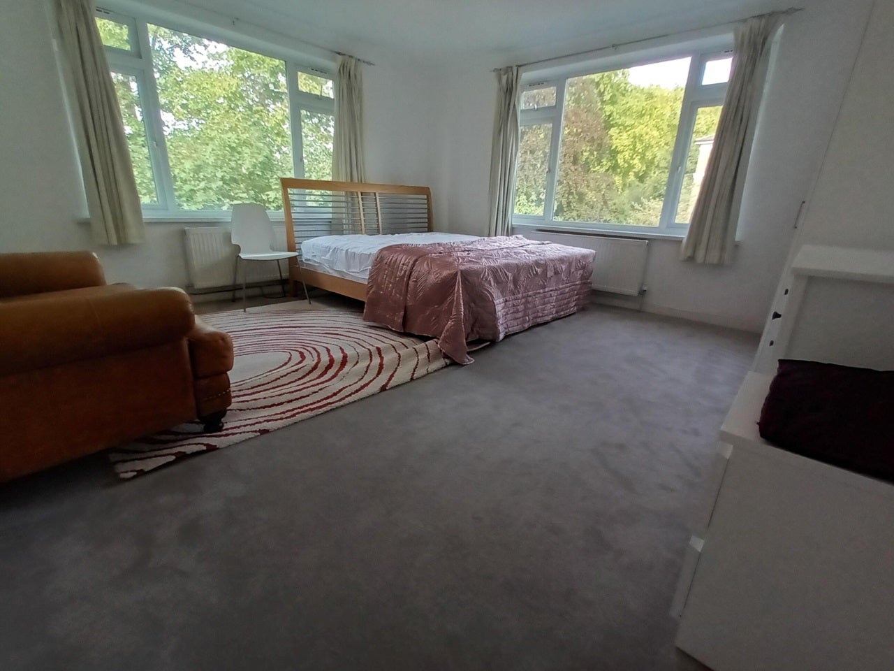 Flat Grange Road in Greater London