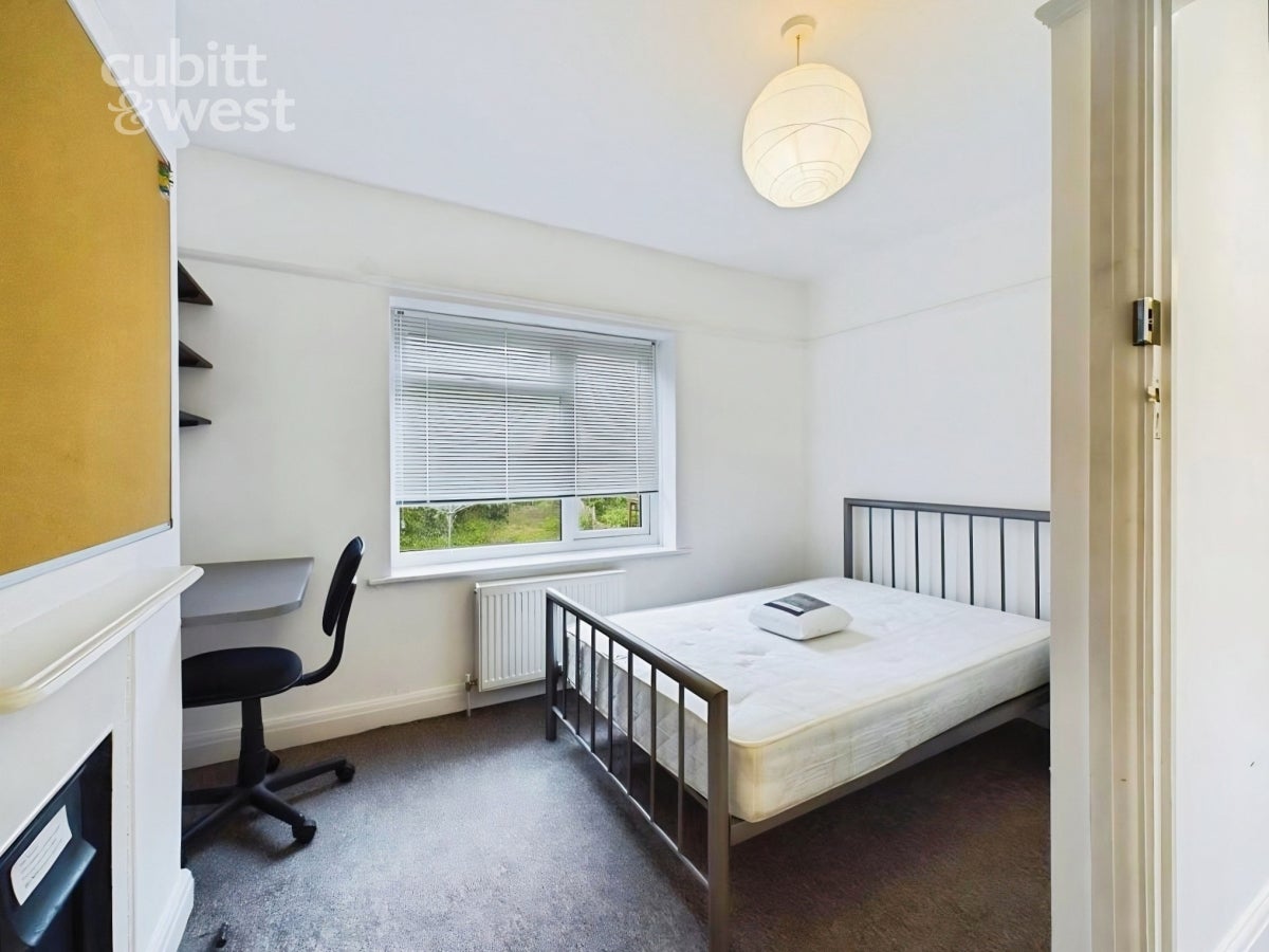 Room Wheatcroft Grove in Rainham