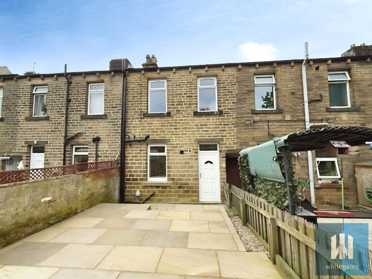 House Chestnut Street in Kirklees