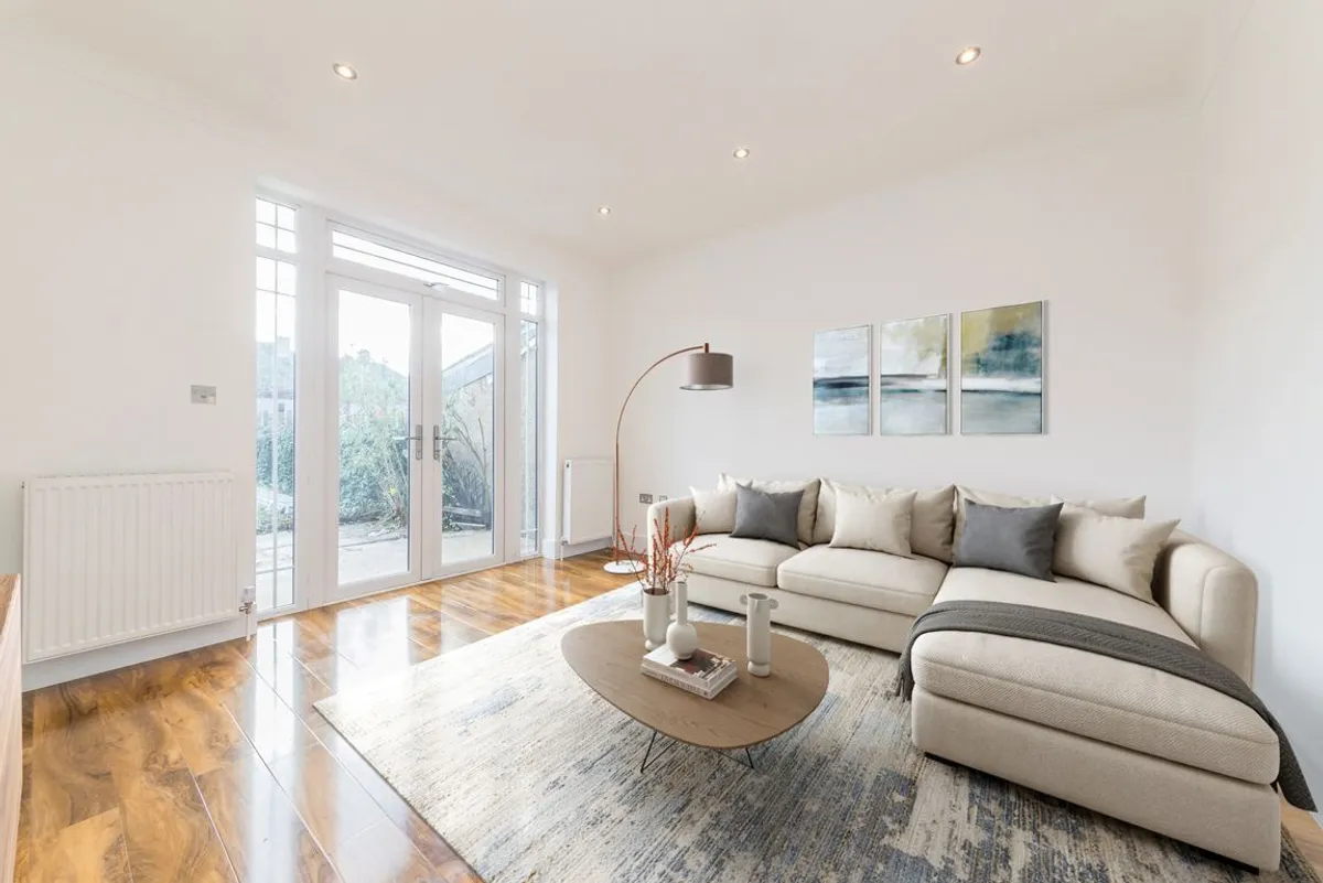 House Elmbank Way in Greater London