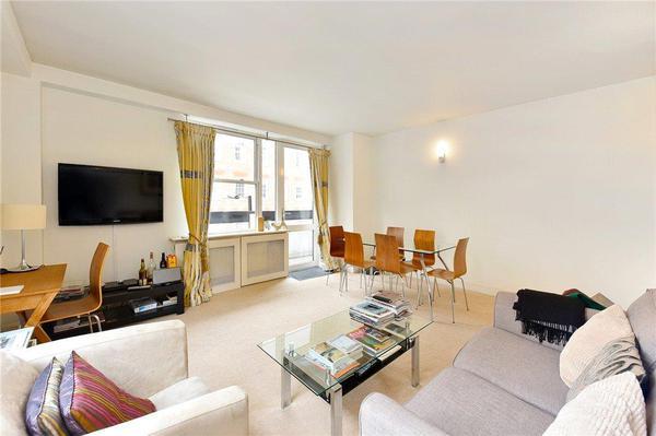 Flat Weymouth Street in London