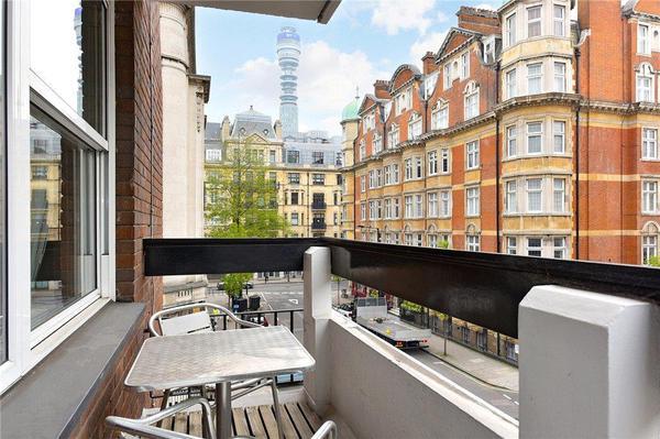 Flat Weymouth Street in London