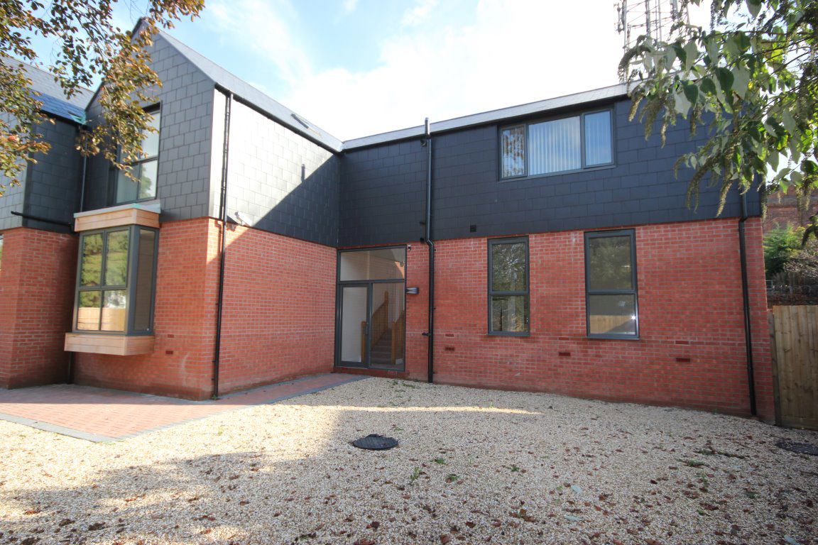 Flat Sleaford Road in Boston