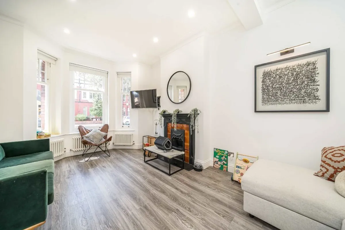 House Barcombe Avenue in Greater London