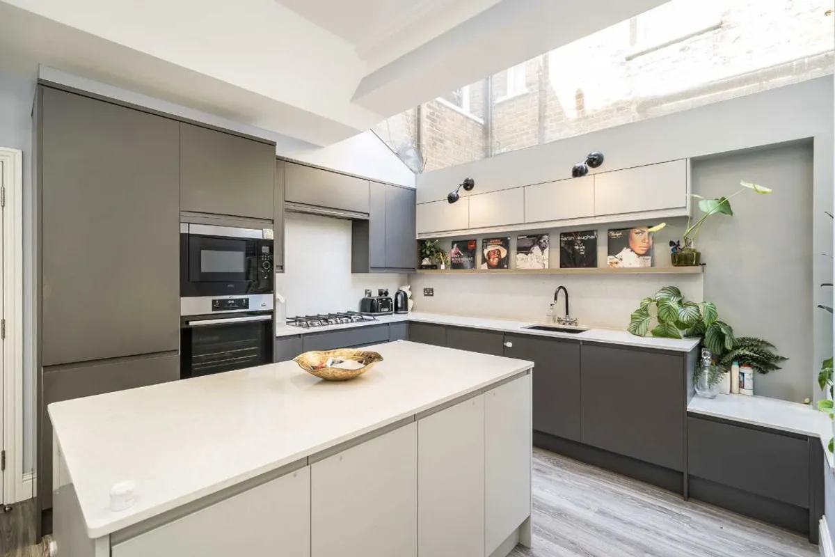 House Barcombe Avenue in Greater London